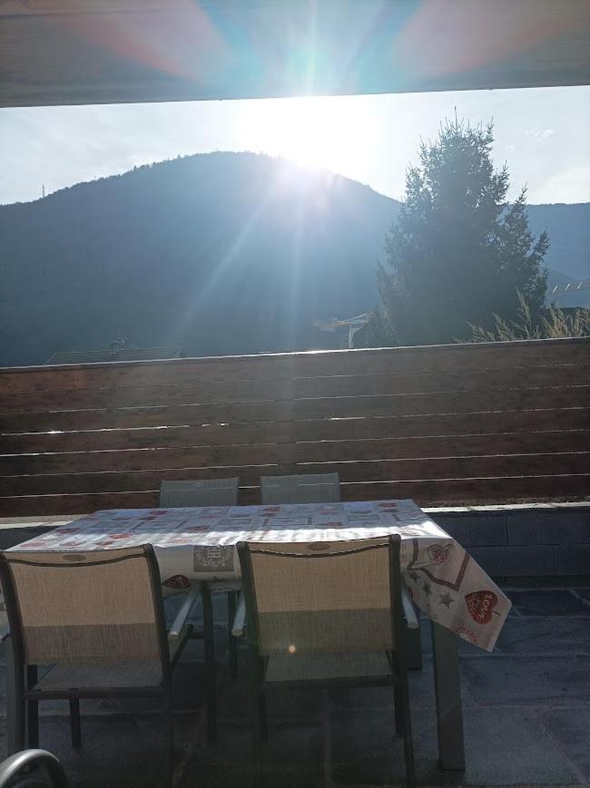 Joli Appart Terrasse Et Jardinet 阿尔贝维尔 外观 照片
