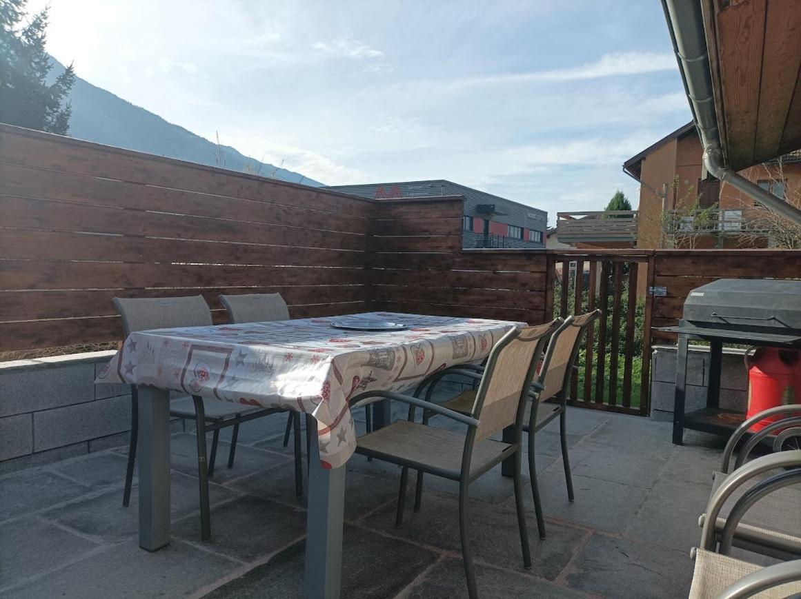 Joli Appart Terrasse Et Jardinet 阿尔贝维尔 外观 照片